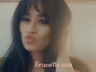 Brunette_mia