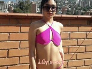 Lily_snack