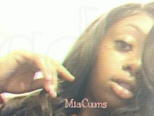 MiaCums