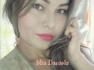 Mia_Daniels