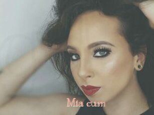 Mia_cum